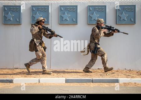 United Arab Emirates. 25th Sep, 2022. U.S. Marines with 3rd Battalion, 5th Marine Regiment, 1st Marine Division, maneuver through urban terrain while performing dry-fire training during exercise Intrepid Maven 22.4 in the United Arab Emirates, Sept. 25, 2022. Intrepid Maven 22.4 is a U.S. Marine Corps Forces Central Command engagement series designed for bilateral and multilateral training engagements with partner nations and Marine Corps forces. Credit: U.S. Marines/ZUMA Press Wire Service/ZUMAPRESS.com/Alamy Live News Stock Photo