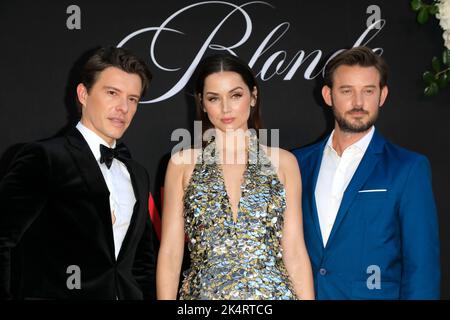 September 13, 2022, Los Angeles, CA, USA: LOS ANGELES - SEP 13:  Xavier Samuel, Ana De Armas, Evan Williams at the Blonde Premiere at the TCL Chinese Theater IMAX on September 13, 2022 in Los Angeles, CA (Credit Image: © Kay Blake/ZUMA Press Wire) Stock Photo