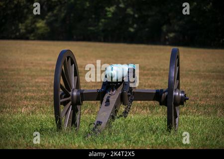 Back view of a blue M1857 12-Pounder, the Napoleon, an American civil war cannon at Shiloh National Military Park. Stock Photo