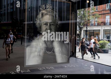 Holographic image of the Queen in the shop window of Selfridges on Oxford Street following the death of Queen Elizabeth II left as a mark of respect on 12th September 2022 in London, United Kingdom. The face of the now deceased Queen will be an abiding image for centuries to come. Stock Photo