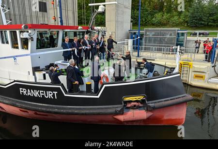 Brandenburg, Niederfinow: 04 October 2022,  Several guests of honor and Volker Wissing (5th from left, FDP), Federal Minister of Transport and Digital Affairs, cut a ribbon on the icebreaker 'Frankfurt' to mark the opening of the new ship lift. The dimensions of the new ship lift are enormous. The trough, in which the ships can travel up or down the approximately 36 meters in the elevator, weighs 9800 tons. The Federal Waterways and Shipping Administration has invested around 520 million euros in the new lift. The new facility will then be available for general shipping traffic from 05.10.2022 Stock Photo