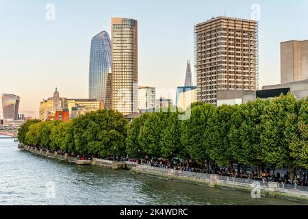 British People and People From Around The World Queue Along The South Bank of The River Thames To See The Queen Lying-In-State, London, UK. Stock Photo