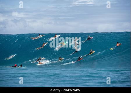 SURFING Free surf and tow-in surf at Teahupoo during a big swell on  September 12, 2014 at Teahupoo in Tahiti, French Polynesia - Photo Julien  Girardot / DPPI Stock Photo - Alamy