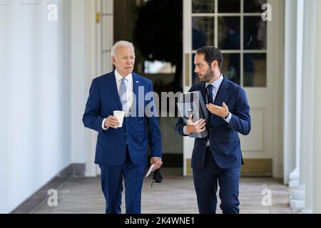 Washington, United States. 11 July, 2022. U.S. President Joe Biden, walks with personal aide Stephen Goepfert along the West Colonnade of the White House, July 11, 2022, in Washington, D.C. Washington, United States. 11 July, 2022. Stock Photo