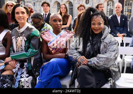 jennifer connelly attends the louis vuitton womenswear ss23 show