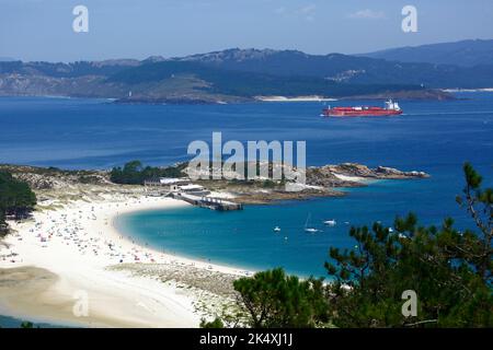 View of the Playa de Rodas beach, the Bow Summer (a chemical tanker owned by the Norwegian company Odfjell Tankers) in background, Cies Islands, Spain Stock Photo