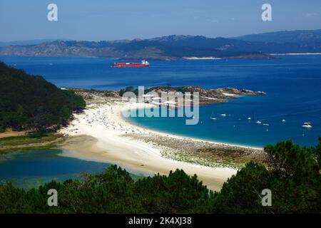 View of the Playa de Rodas beach, the Bow Summer (a chemical tanker owned by the Norwegian company Odfjell Tankers) in background, Cies Islands, Spain Stock Photo