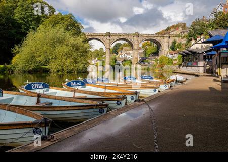 Knaresborough Viaduct and river side walk along the river Nidd with cafe and boat hire. Stock Photo
