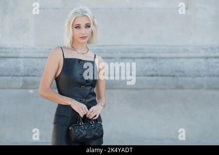 Emma Chamberlain attending the Louis Vuitton Womenswear Fall/Winter 2022/ 2023 show as part of Paris Fashion Week in Paris, France on March 07, 2022.  Photo by Aurore Marechal/ABACAPRESS.COM Stock Photo - Alamy
