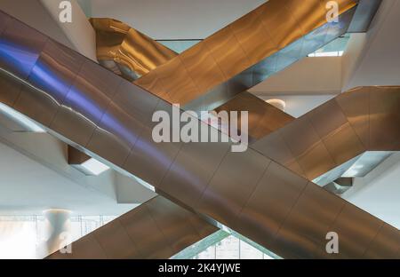 Bangkok, Thailand - Sep 30, 2022 : Interior side view of complexity multiple modern escalators (Crisscross escalators). Modern architecture of large b Stock Photo