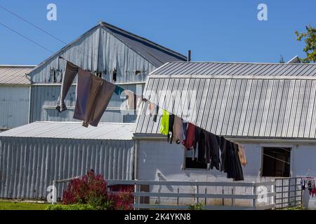 Laundry drying outside in the wind, Pennsylvania Dutch country, Lancaster County, Pennsylvania Stock Photo
