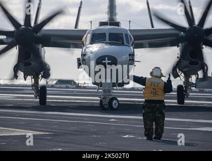 ATLANTIC OCEAN (jan. 29, 2021) Aviation Boatswain's Mate (Handling) 1st Class Amber Anderson, from Marion, Virginia, assigned to the air department aboard the aircraft carrier USS Gerald R. Ford (CVN 78), directs an E-2C Hawkeye attached to the “Screw Tops” of Airborne Command and Control Squadron (VAW) 123, Jan. 29, 2021. (U.S. Navy photo by Mass Communication Specialist 3rd Class Zachary Melvin) Stock Photo