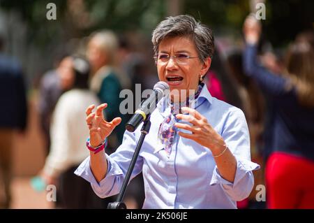 Bogota, Colombia. 04th Oct, 2022. Bogota's mayor Claudia Lopez gives a press conference during Bogota's Simulation excersise for earthquake prevention, were companies and people evacuated buildings throught Bogota, Colombia on October 4, 2022. Photo by: Chepa Beltran/Long Visual Press Credit: Long Visual Press/Alamy Live News Stock Photo