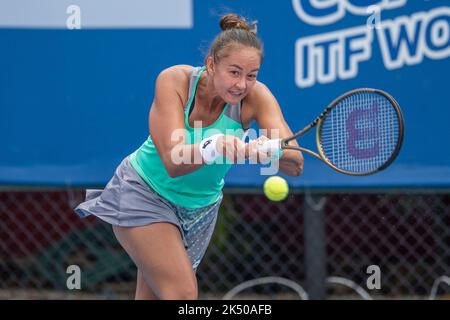 HUA HIN, THAILAND - OCTOBER 5:  Lesley Pattinama-Kerkhove from The Netherlands during the first round against Zongyu Li from China at the CAL-COMP & XYZPRINTING ITF WORLD TENNIS TOUR 2022 at TRUE ARENA HUA HIN on October 5, 2022 in HUA HIN, THAILAND (Photo by Peter van der Klooster/Alamy Live News) Stock Photo