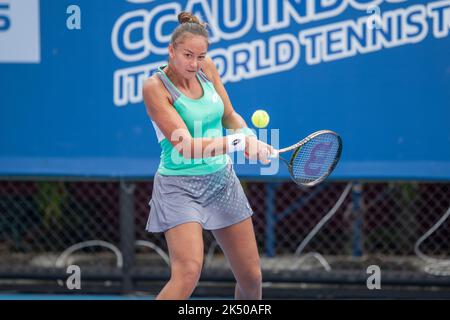 HUA HIN, THAILAND - OCTOBER 5:  Lesley Pattinama-Kerkhove from The Netherlands during the first round against Zongyu Li from China at the CAL-COMP & XYZPRINTING ITF WORLD TENNIS TOUR 2022 at TRUE ARENA HUA HIN on October 5, 2022 in HUA HIN, THAILAND (Photo by Peter van der Klooster/Alamy Live News) Stock Photo