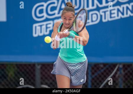 HUA HIN, THAILAND - OCTOBER 5:  Lesley Pattinama-Kerkhove from The Netherlands during the first round against Zongyu Li from China at the CAL-COMP & XYZPRINTING ITF WORLD TENNIS TOUR 2022 at TRUE ARENA HUA HIN on October 5, 2022 in HUA HIN, THAILAND (Photo by Peter van der Klooster/Alamy Live News) Stock Photo