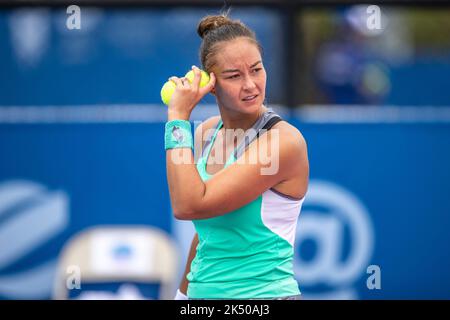 HUA HIN, THAILAND - OCTOBER 5:  Lesley Pattinama-Kerkhove from The Netherlands during the first round against Zongyu Li from China at the CAL-COMP & XYZPRINTING ITF WORLD TENNIS TOUR 2022 at TRUE ARENA HUA HIN on October 5, 2022 in HUA HIN, THAILAND (Photo by Peter van der Klooster/Alamy Live News) Stock Photo