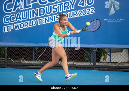 HUA HIN, THAILAND - OCTOBER 5:  Lesley Pattinama-Kerkhove from The Netherlands during the first round against Zongyu Li from China at the CAL-COMP & XYZPRINTING ITF WORLD TENNIS TOUR 2022 at TRUE ARENA HUA HIN on October 5, 2022 in HUA HIN, THAILAND (Photo by Peter van der Klooster/Alamy Live News) Stock Photo