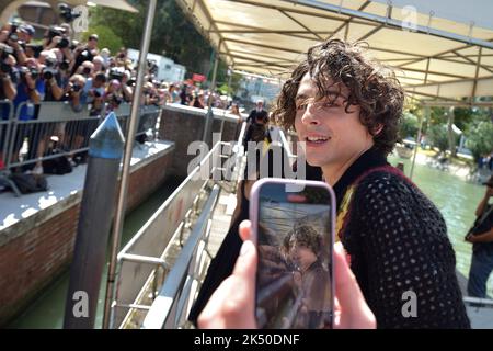 Venice, Italy. 02nd Sep, 2022. VENICE, ITALY - SEPTEMBER 02: Timothee Chalamet is seen during the 79th Venice International Film Festival on September 02, 2022 in Venice, Italy. Credit: dpa/Alamy Live News Stock Photo