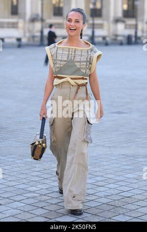 alicia vikander attends the louis vuitton womenswear fall-winter 2022-2023  show during paris fashion week in paris, france-070322_12