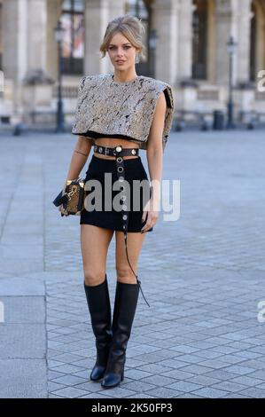 Samara Weaving - attends the Louis Vuitton Womenswear Fall Winter 2023-2024  show as part of Paris Fashion Week : r/CelebOasis