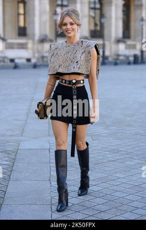 Samara Weaving - Louis Vuitton Fashion Show Photo Shoot March 2023 •  CelebMafia