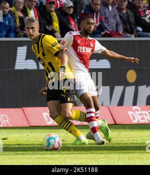 Nico Schlotterbeck (BVB), Linton Maina (Koeln) , Bundesliga Matchday 8, 1. FC Cologne vs Borussia Dortmund, Cologne, Germany, 01.10.2022. DFL REGULATI Stock Photo