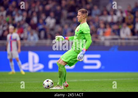 Milano, Italy. 04th Oct, 2022. Goalkeeper Marc-Andre ter Stegen (1) of Barcelona seen during the UEFA Champions League match between Inter and Barcelona at Giuseppe Meazza in Milano. (Photo Credit: Gonzales Photo/Alamy Live News Stock Photo