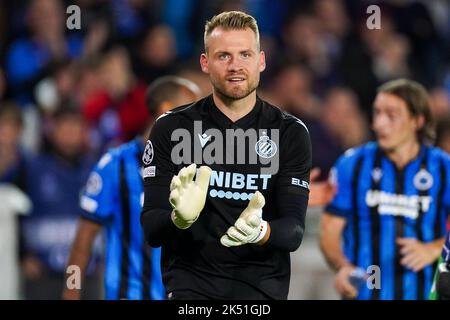 BRUGGES, BELGIUM - OCTOBER 4: Simon Mignolet of Club Brugge KV applauds for the fans after the Group B - UEFA Champions League match between Club Brugge KV and Atletico Madrid at the Jan Breydelstadion on October 4, 2022 in Brugges, Belgium (Photo by Joris Verwijst/Orange Pictures) Stock Photo