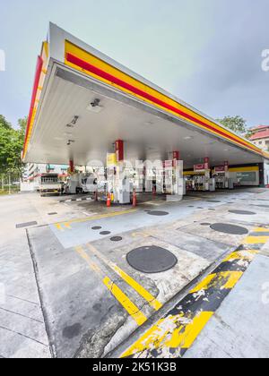 Vertical architecture view of Shell petrol station design in Singapore Stock Photo