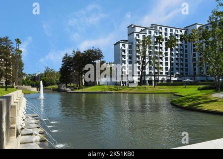 COSTA MESA, CALIFORNIA - 02 OCT 2022: Lake at the Costa Mesa Marriott Hotel in the South Coast Metro area of Orange County. Stock Photo