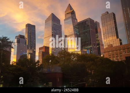 Sunset over the Hudson Yards development in New York on Thursday, September 29, 2022. (© Richard B. Levine) Stock Photo