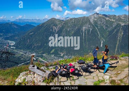 France, Haute Savoie (74), Mont Blanc massif, Chamonix, hike on the balcony between Montenvers and the plan de l'Aiguille, the refuge of the plan de l Stock Photo