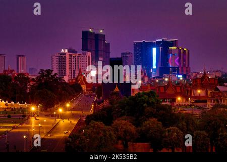 Cambodia, Phnom Penh, the boulevard Samdach Sothearos, the royal palace, in the background the illuminated buildings Stock Photo