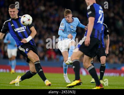Manchester, England, 5th October 2022.  Cole Palmer of Manchester City takes a shot on goal during the UEFA Champions League match at the Etihad Stadium, Manchester. Picture credit should read: Andrew Yates / Sportimage Stock Photo