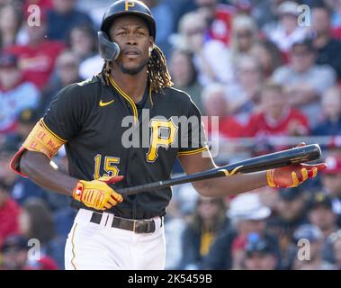 Pittsburgh Pirates Oneil Cruz (15) bats during a spring training baseball  game against the Baltimore Orioles