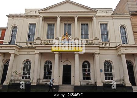 Wolverhampton old County Court house, with County Court crest, Queen Street, Wolverhampton , West Midlands, England, WV1 1ES Stock Photo