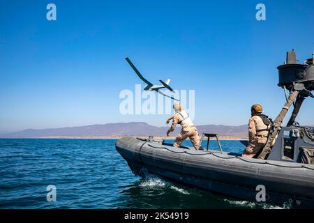 CAMP PENDLETON, Calif. (Sept. 30, 2021) Cpl. Thomas Rexrode, a reconnaissance Marine with Co. A, 1st Reconnaissance Battalion (1st Recon Bn.), 1st Marine Division, launches an RQ-20B Puma small unmanned aircraft system from a rigid-hull inflatable boat at Camp Pendleton, California, Sept. 30, 2021. 1st Recon Bn. conducted the training to test off-shore reconnaissance capabilities. (U.S. Marine Corps photo by Staff Sgt. Connor Hancock) Stock Photo