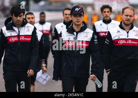 Suzuka, Japan, 06/10/202, 2, Guanyu Zhou (CHN) Alfa Romeo F1 Team walks the circuit with the team. 06.10.2022. Formula 1 World Championship, Rd 18, Japanese Grand Prix, Suzuka, Japan, Preparation Day.  Photo credit should read: XPB/Press Association Images. Stock Photo