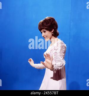Bunte Notenschau, Unterhaltungsshow, Deutschland 1970, Mitwirkende: Tonia, flämische Sängerin. Stock Photo