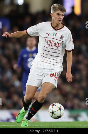 Charles De Ketelaere of AC Milan warms up during the Serie A 2022/23 ...