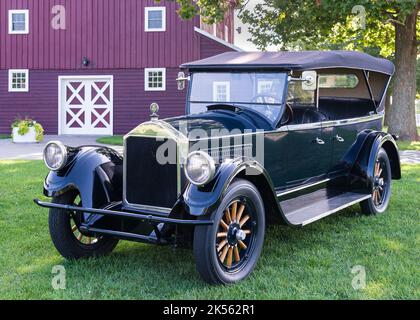 HICKORY CORNERS, MI/USA - AUGUST 27, 2017: A 1925 Pierce-Arrow 80 Touring car, Pierce-Arrow Society Gathering, Gilmore Car Museum. Stock Photo