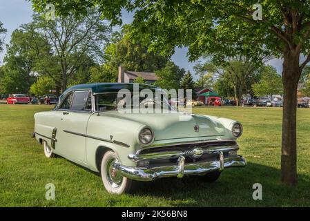 1953 Ford Victoria Stock Photo - Alamy