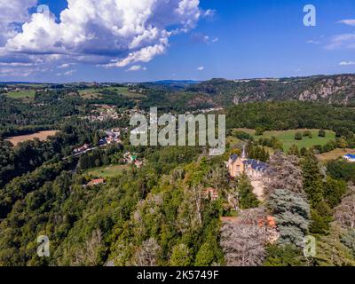 France, Puy de Dome, Chateauneuf les Bains, spa town (aerial view) Stock Photo