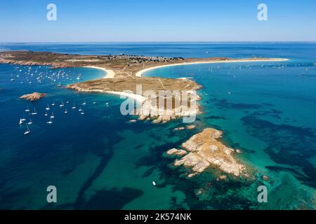 France, Morbihan, Ponant Islands, Houat, Tip of the South (Er Beg), Beg Tost islet (aerial view) Stock Photo