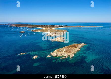 France, Morbihan, Ponant Islands, Houat, Tip of the South (Er Beg), Beg Creiz islet (aerial view) Stock Photo