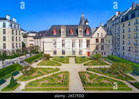 France, Paris, Marais district, hôtel de Sens (Sens mansion) headquarters of Forney library Stock Photo