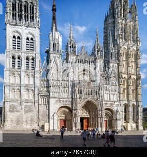 France, Seine-Maritime, Rouen, Notre-Dame Cathedral, esplanade and west facade with the main portal Stock Photo