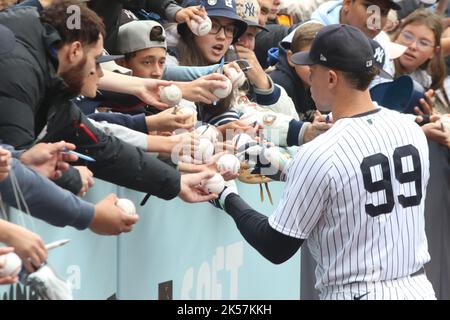 https://l450v.alamy.com/450v/2k57kkh/october-2-2022-aaron-judge-during-last-regular-season-baseball-game-at-yankee-stadium-bronx-ny-note-photo-is-not-during-his-62-home-run-photo-by-john-barrettphotolink-2k57kkh.jpg