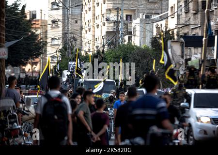 Palestinian Territories, Gaza Strip. October 06th 2022. Armed fighters from Al-Quds Brigades, the military wing of Islamic Jihad, participate in an anti-Israel military parade on the 35th anniversary of the launch of the Islamic Jihad movement in Khan Yunis, southern Gaza. Stock Photo